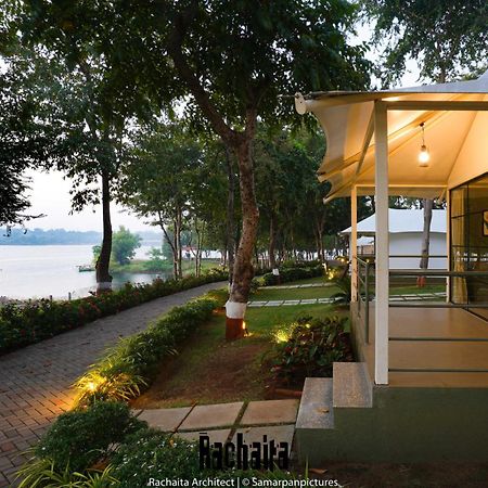 White Feather Resort Kauncha Silvassa Buitenkant foto