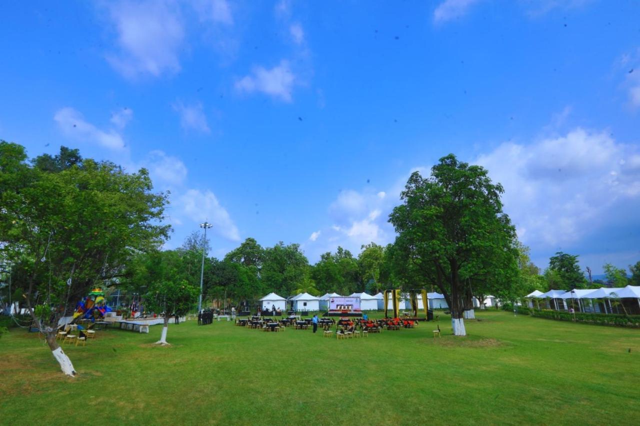 White Feather Resort Kauncha Silvassa Buitenkant foto