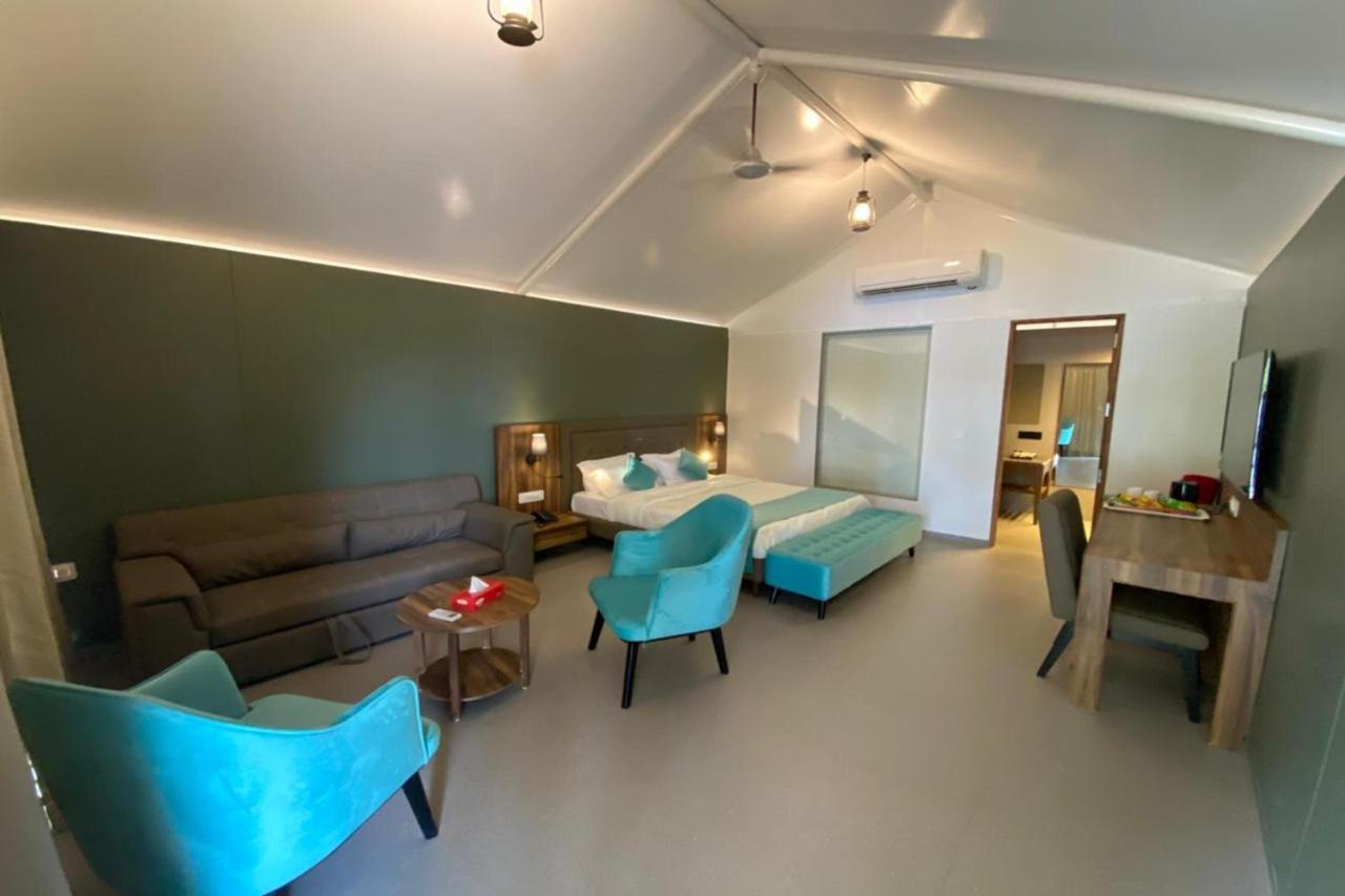 White Feather Resort Kauncha Silvassa Buitenkant foto