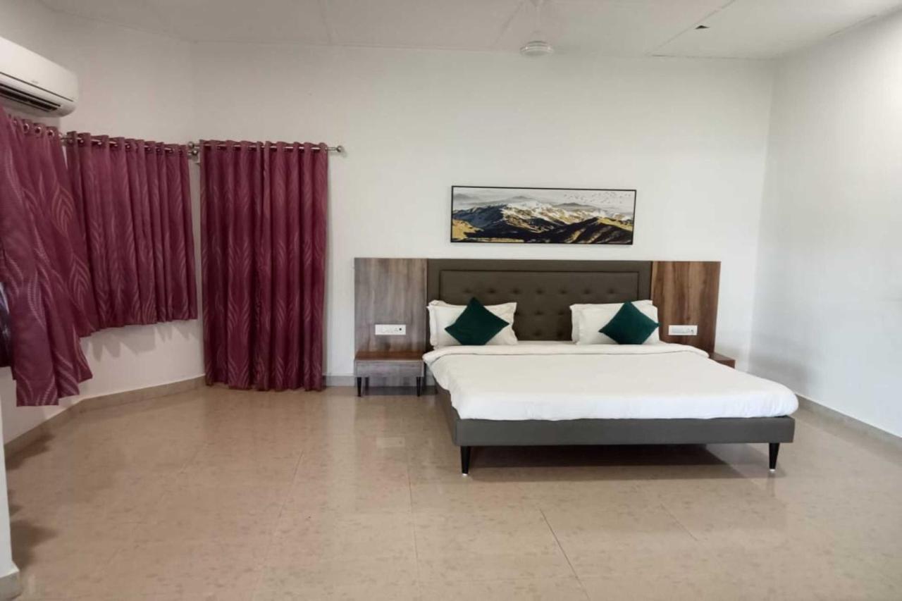 White Feather Resort Kauncha Silvassa Buitenkant foto