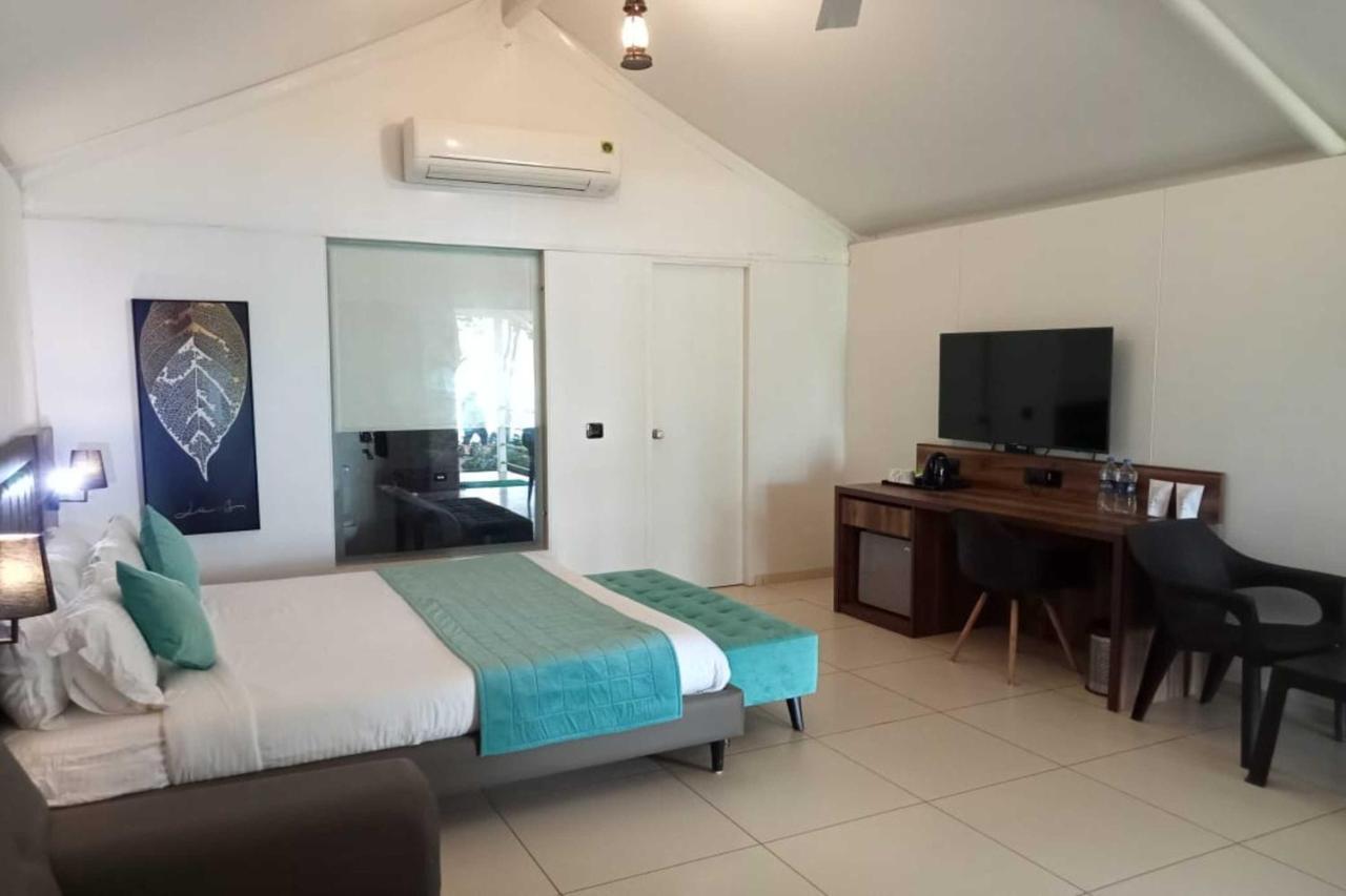 White Feather Resort Kauncha Silvassa Buitenkant foto