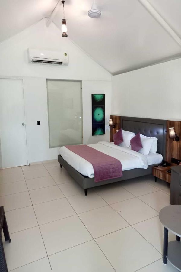 White Feather Resort Kauncha Silvassa Buitenkant foto