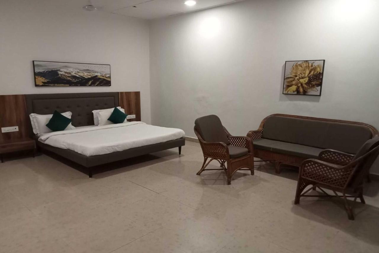 White Feather Resort Kauncha Silvassa Buitenkant foto