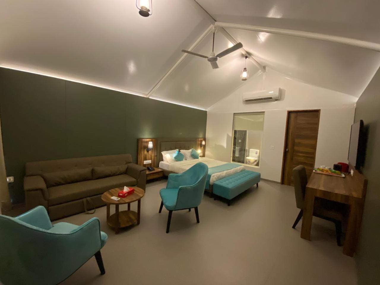 White Feather Resort Kauncha Silvassa Buitenkant foto