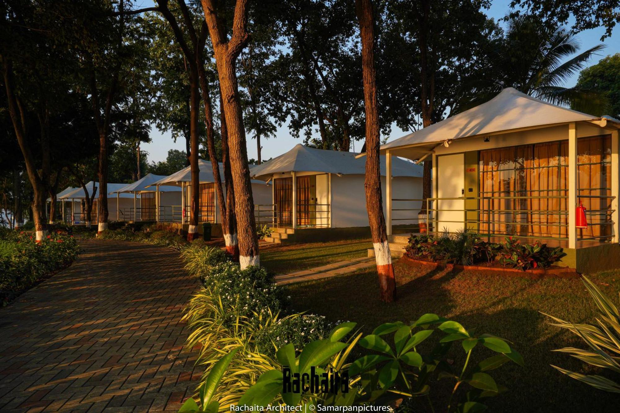 White Feather Resort Kauncha Silvassa Buitenkant foto