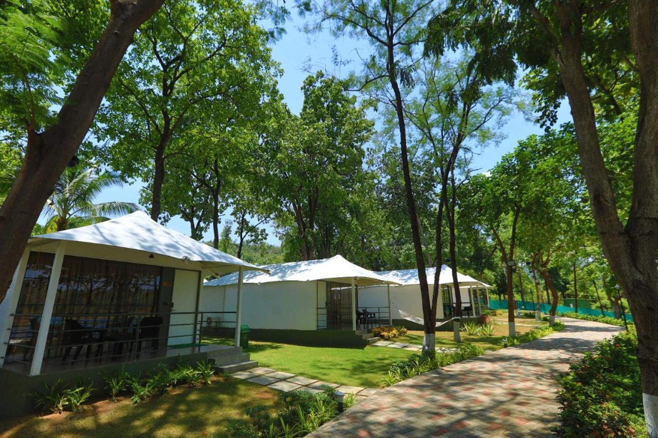White Feather Resort Kauncha Silvassa Buitenkant foto