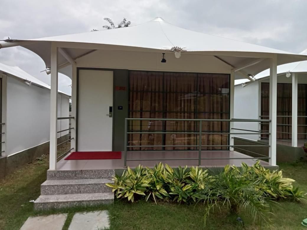White Feather Resort Kauncha Silvassa Buitenkant foto