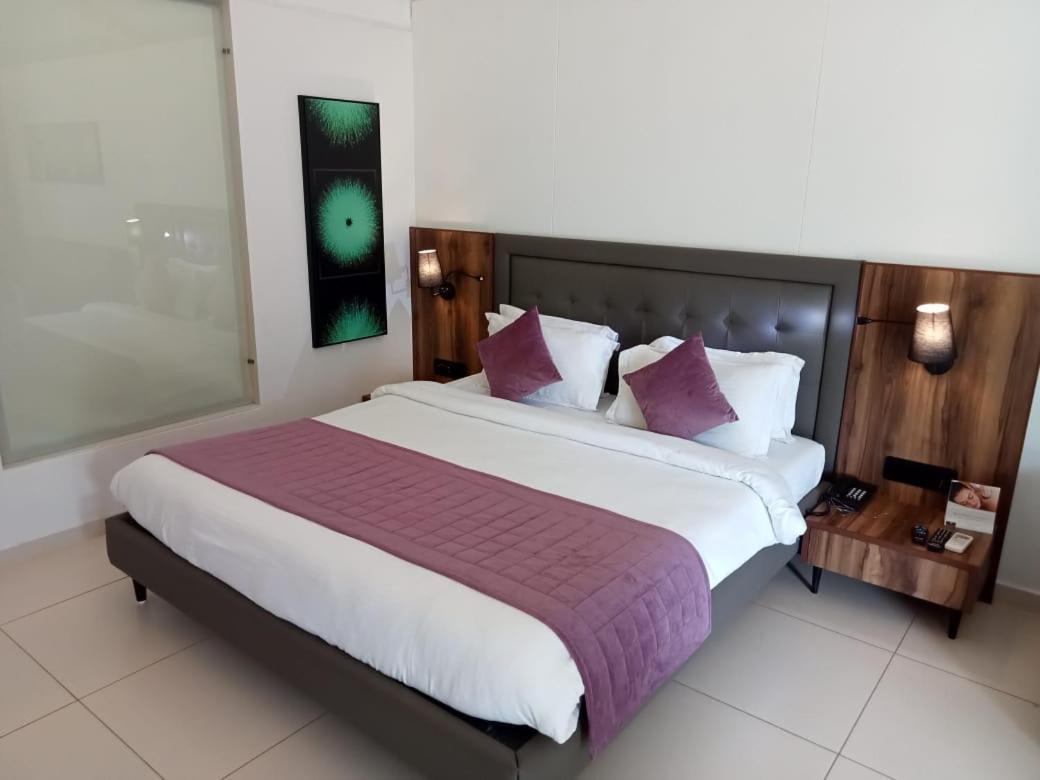 White Feather Resort Kauncha Silvassa Buitenkant foto