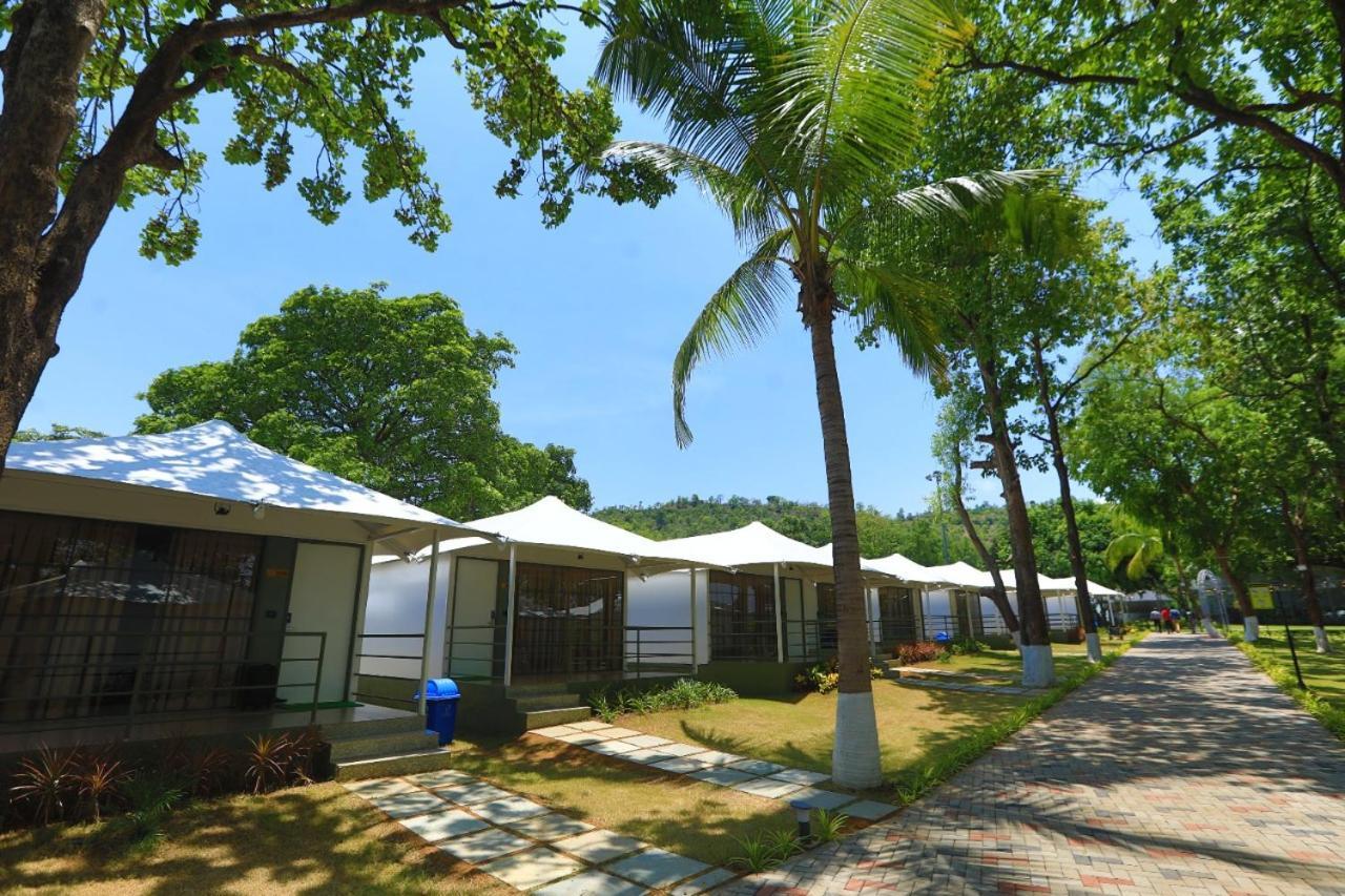 White Feather Resort Kauncha Silvassa Buitenkant foto